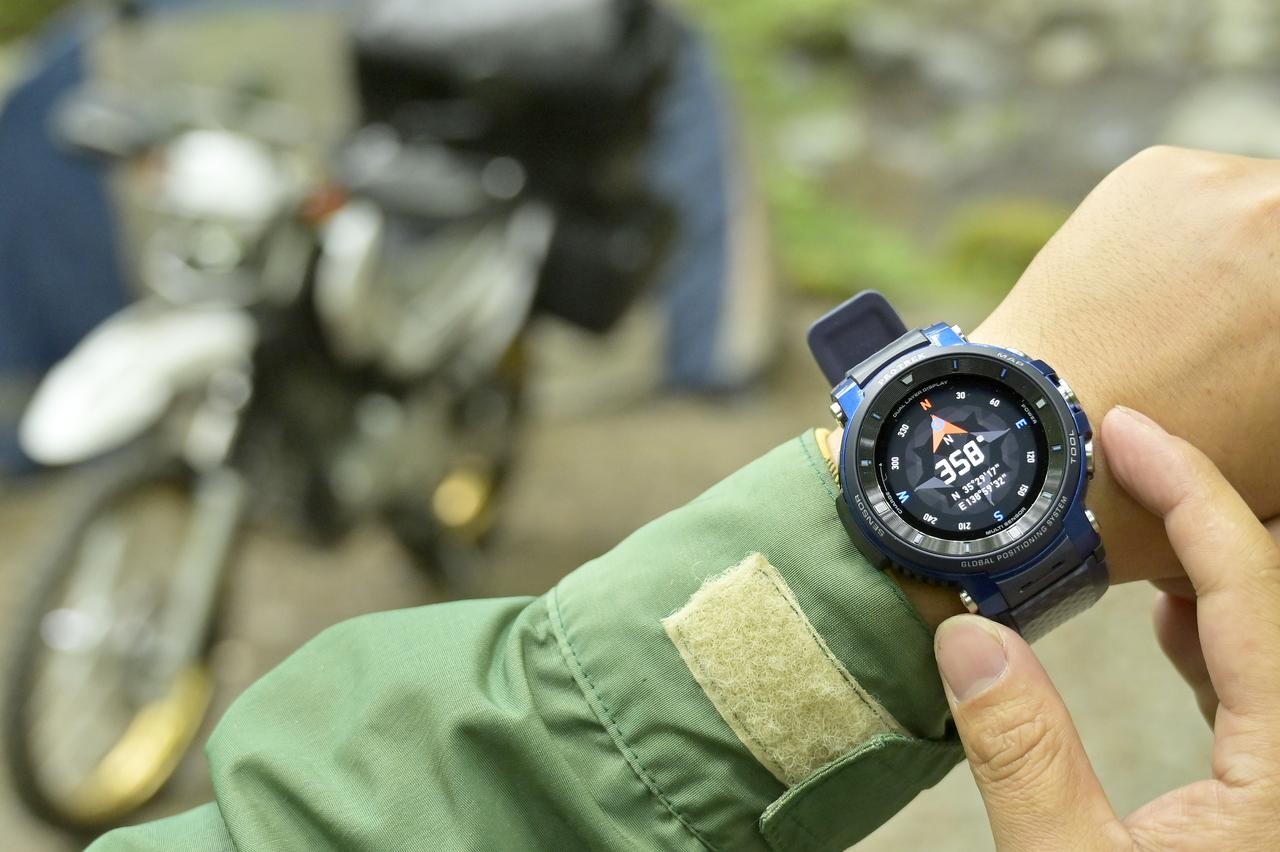 アウトドア向けリストデバイス“PRO TREK Smart”の限定ホワイトモデル
