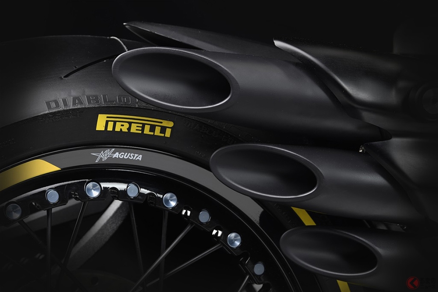 MVアグスタ「Dragster 800 RR Pirelli」タイヤメーカー「ピレリ」とのコラボモデルをEICMA2018で披露【EICMA2018】