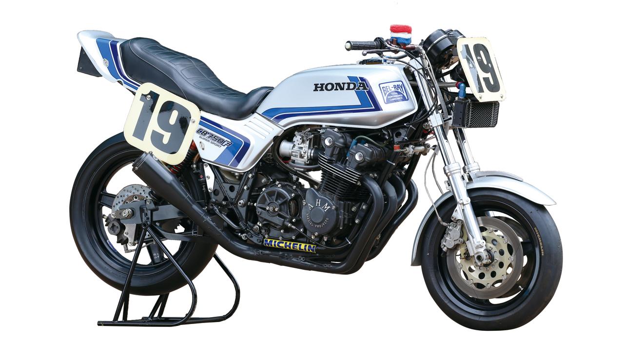 ホンダcb伝統の 銀 青 通称 スペンサーカラー を解説 Cb750fとフレディ スペンサーが生んだ伝説 Webオートバイ 自動車情報サイト 新車 中古車 Carview