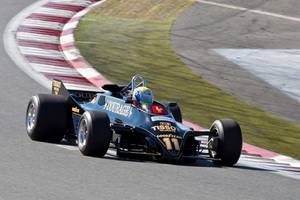 往年のF1やレーシングカーから現代のスポーツカーまで、ロータスが富士スピードウェイを走る