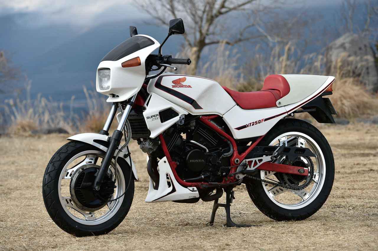 250 Slow Life 19 Honda Vt250f 4スト250スポーツの先進性と懐の深さ ミスター バイクbg 3月号 Webオートバイ 自動車情報サイト 新車 中古車 Carview