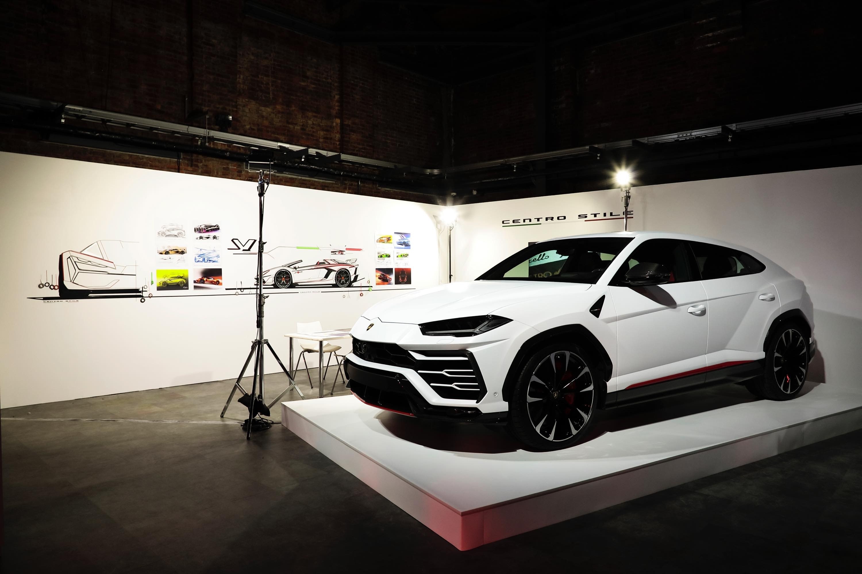 ランボルギーニと歌舞伎がコラボレーションした理由とは Lamborghini Day Japan 19開催 Gq Japan 自動車情報サイト 新車 中古車 Carview