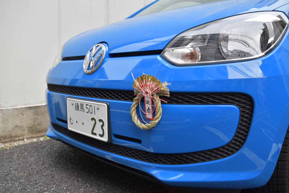 クルマの お正月飾り を見かけなくなった理由は 飾り始めるタイミングにも要注意 Auto Messe Web 自動車情報サイト 新車 中古車 Carview