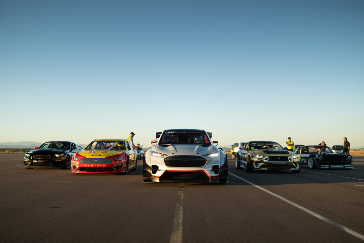 フォード 1400馬力のフルevドリフトレーサー マスタング マッハ E 1400 を公開 動画 Genroq Web 自動車情報サイト 新車 中古車 Carview