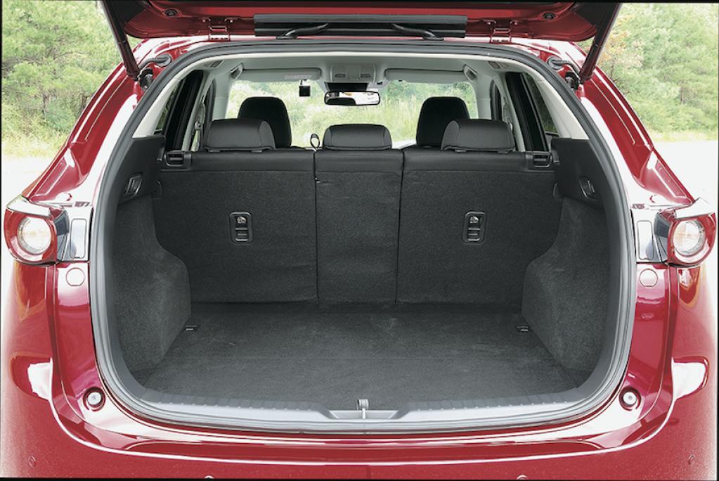 日産エクストレイルとマツダCX5。ラゲッジスペースを比べてみる。使い勝手は？ 容量は？ 後席は？（MotorFan）の写真(12ページ目