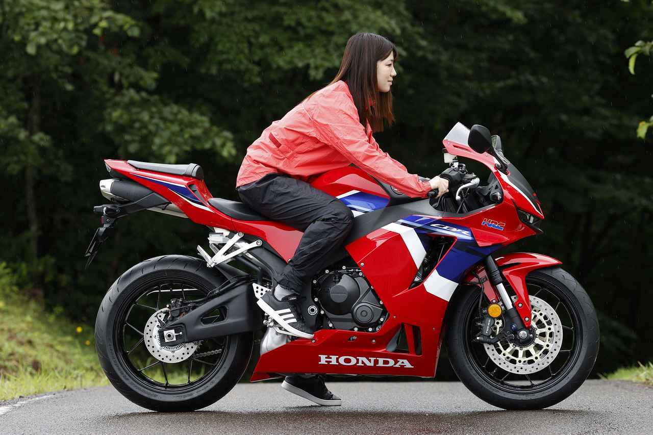 実車捕獲 New Cbr600rr撮ったッ 全日本ロードレース開幕戦に展示中です Webオートバイ 自動車情報サイト 新車 中古車 Carview