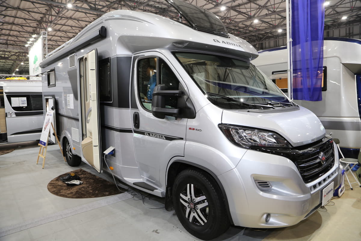1000万円超キャンピングカーの世界 走る家をカタチにした日欧米の超豪華モデル３選 Auto Messe Web 自動車情報サイト 新車 中古車 Carview