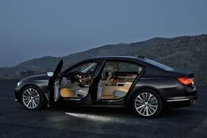 BMW　カーボン複合ボディのオールニュー「7シリーズ」がデビュー