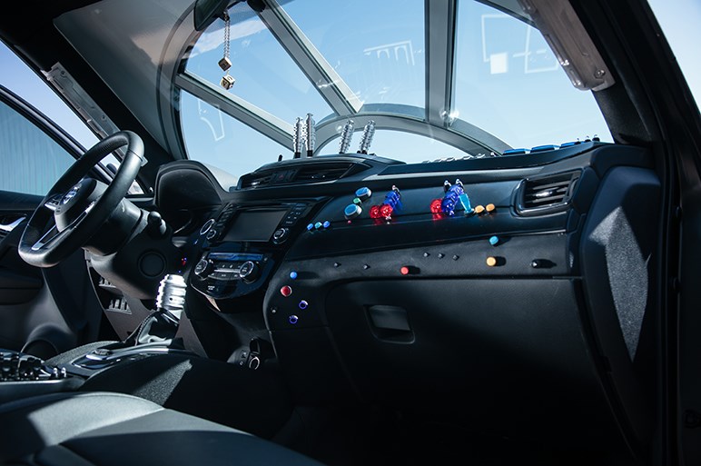 スターウォーズ新作と日産がコラボ ミレニアムファルコンがsuvに変身 Carview 自動車情報サイト 新車 中古車 Carview