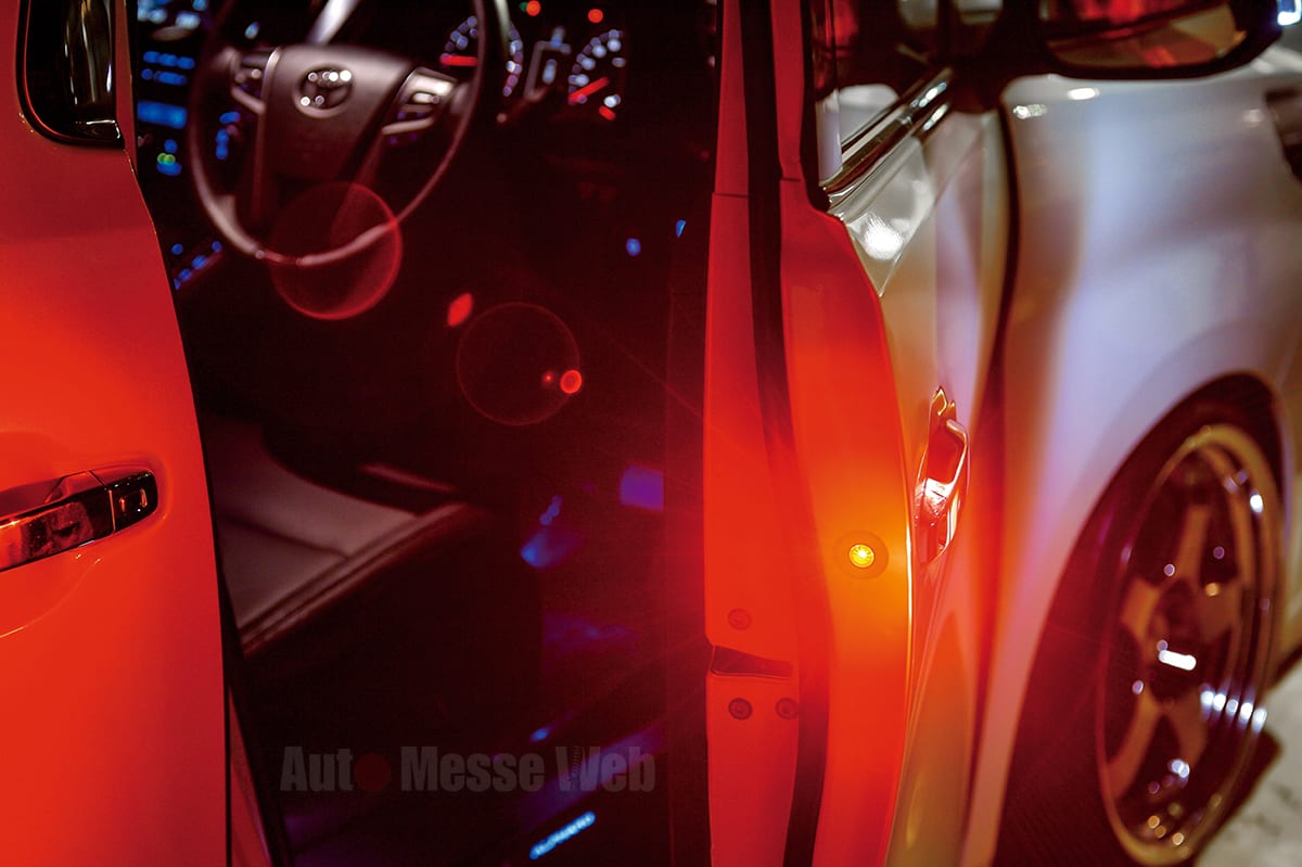トヨタ車のドア開閉をLEDワーニングランプでアピールする（Auto Messe Web） | 自動車情報サイト【新車・中古車】 - carview!