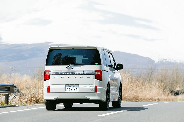 ハデ顔作戦に出た三菱の新デリカd 5だが売れ筋5ナンバーミニバンの牙城は崩せない Carview 自動車情報サイト 新車 中古車 Carview