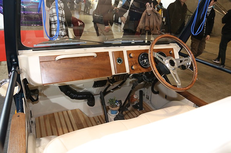 初代ホンダ バモスで昭和40年代のビーチカーを再現 東京オートサロン Carview 自動車情報サイト 新車 中古車 Carview