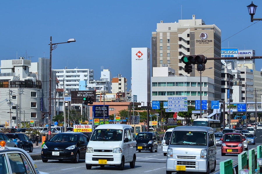 クルマの維持費が安すぎる県のナゾ　自賠責、高速料金、ガソリン税も格安　なぜだ沖縄！