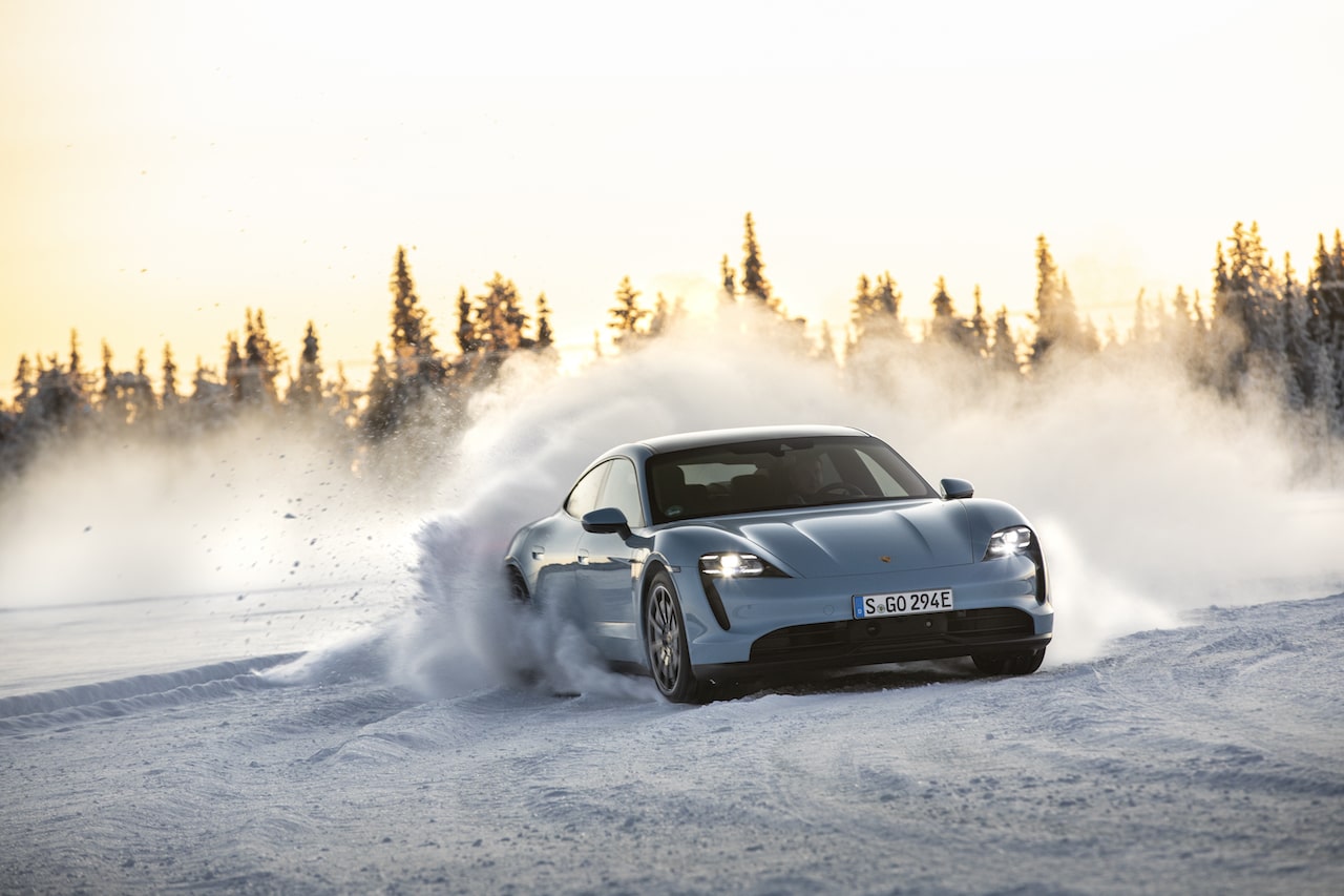 EVでもポルシェか？「タイカン 4S」雪上テスト！ スポーツ走行からドリフトまで試す（GENROQ Web）の写真(5ページ目) | 自動車