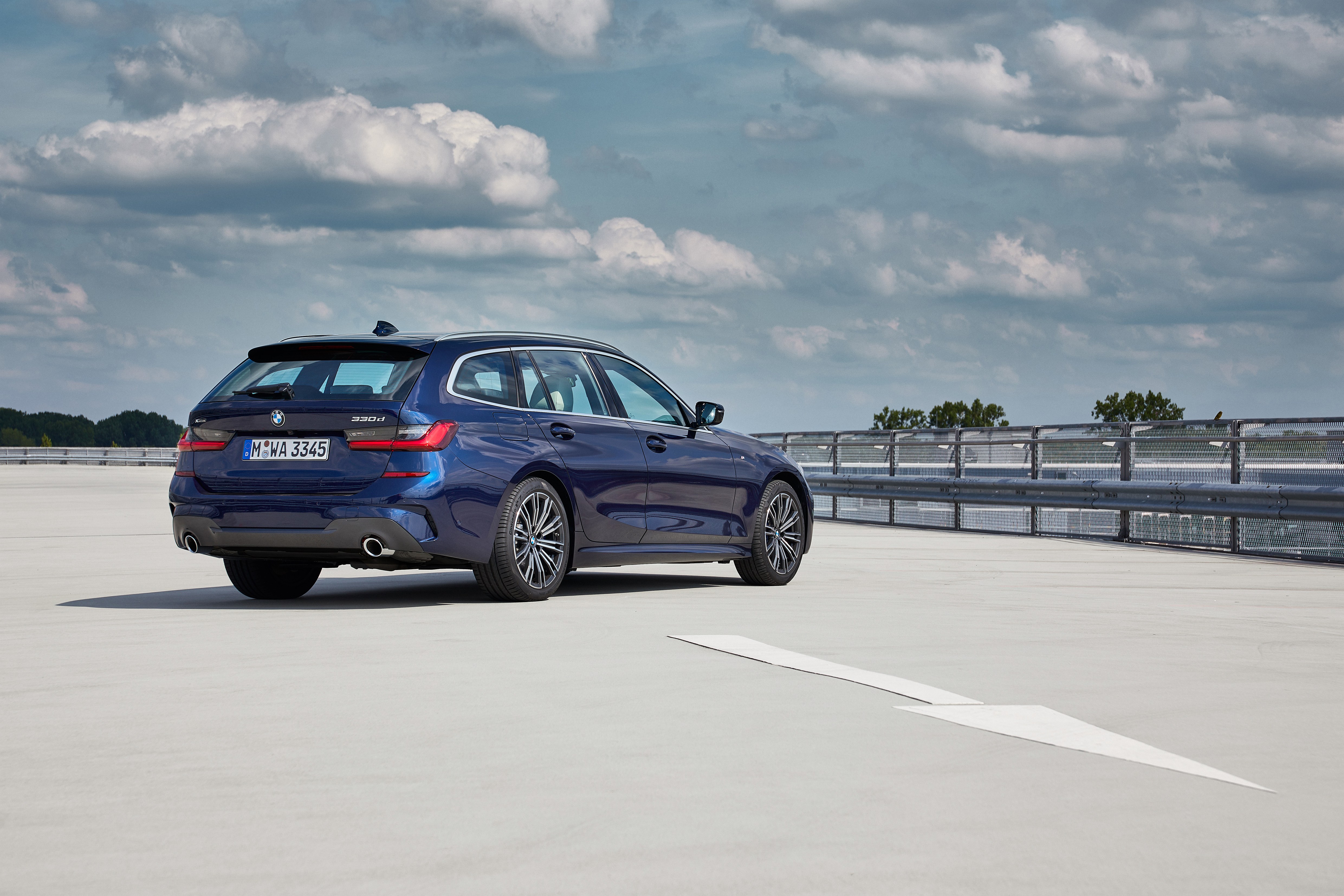 Suvもいいが やっぱりワゴンも捨てがたい 新型bmw 3シリーズ ツーリング試乗記 Gq Japan 自動車情報サイト 新車 中古車 Carview