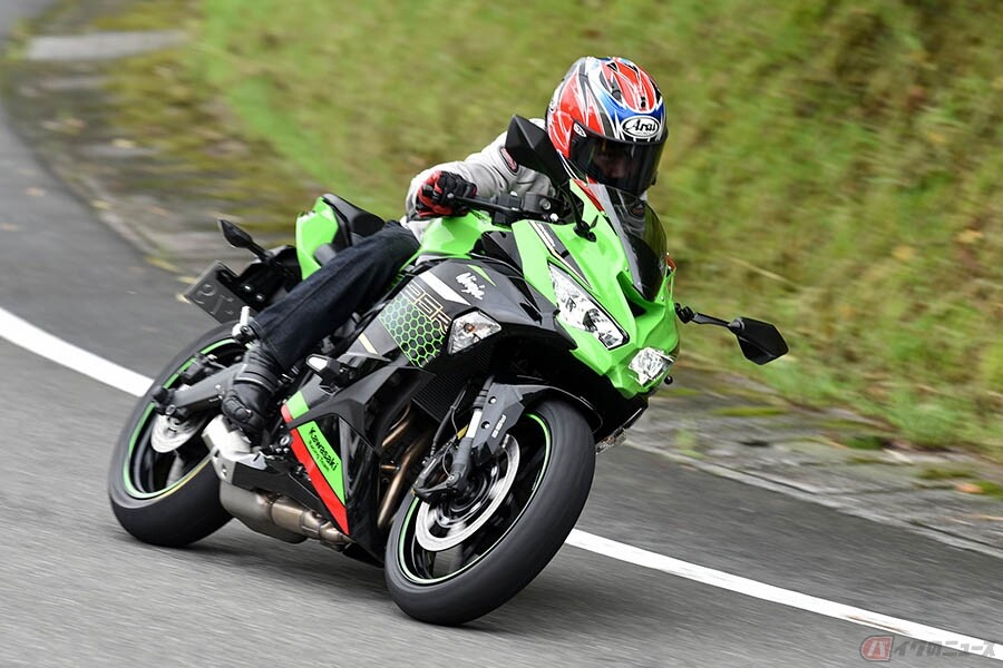 カワサキ「Ninja ZX-25R」の素顔はスポーティな街乗りバイク？　話題の4気筒250ccモデルを公道試乗