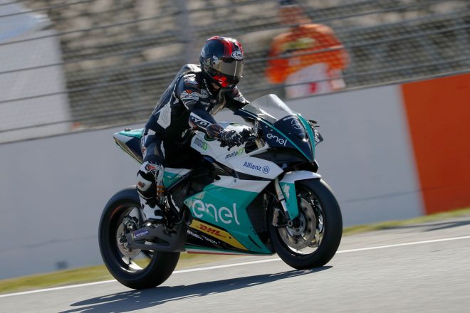 MotoGP日本GPで電動バイクを駆った原田哲也「MotoEならではの乗り方が必要」とフィーリング語る