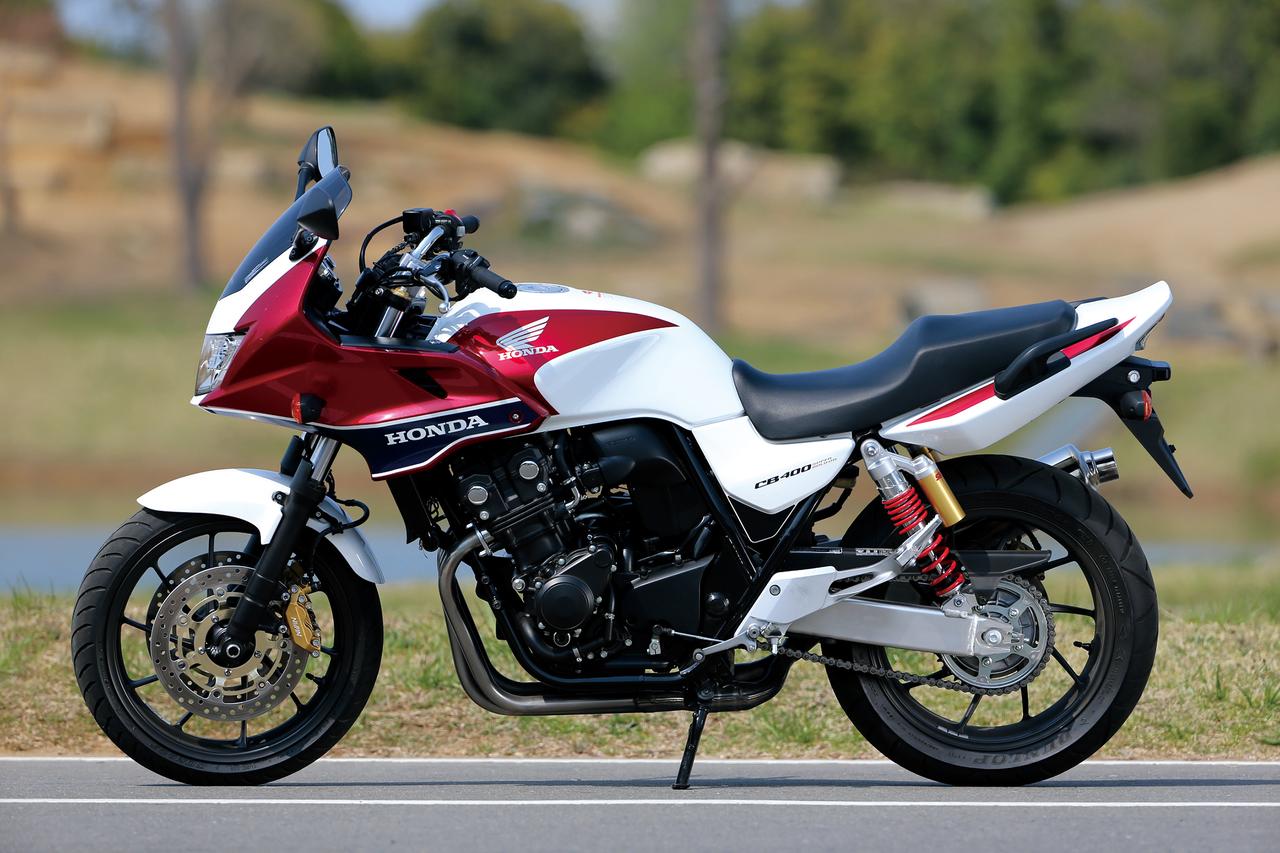 先進装備と抜群の走りでライダーを陶酔させる名車 Honda Cb400super Bol D Or Abs Super Four Abs 14年 試乗インプレ Webオートバイ 自動車情報サイト 新車 中古車 Carview