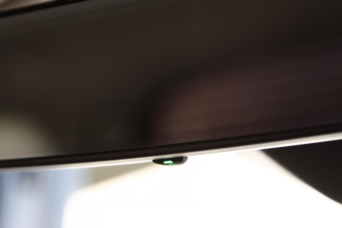 今さら聞けない ルームミラーのレバーやスイッチの役割と使い方とは Web Cartop の写真 3ページ目 自動車情報サイト 新車 中古車 Carview