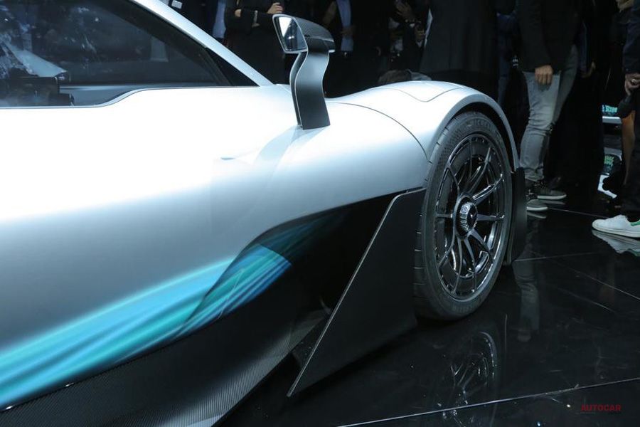 メルセデス-AMGプロジェクト1　6秒で200km/h　約3億円