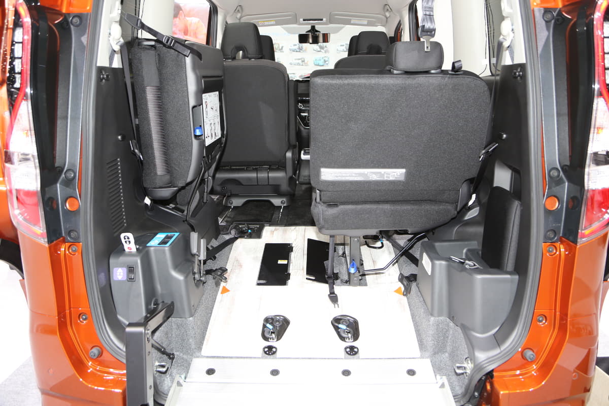 障がい者にもアウトドア体験を 日産セレナに車中泊を可能とした福祉車両 Auto Messe Web 自動車情報サイト 新車 中古車 Carview