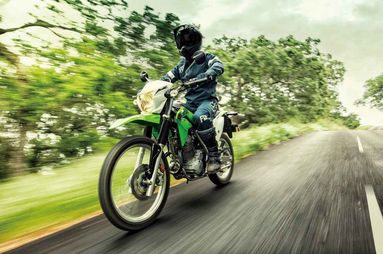 待望のカワサキ製オフロードバイク「KLX230」を解説！ 日本国内での発売予定日は10月15日（火）！