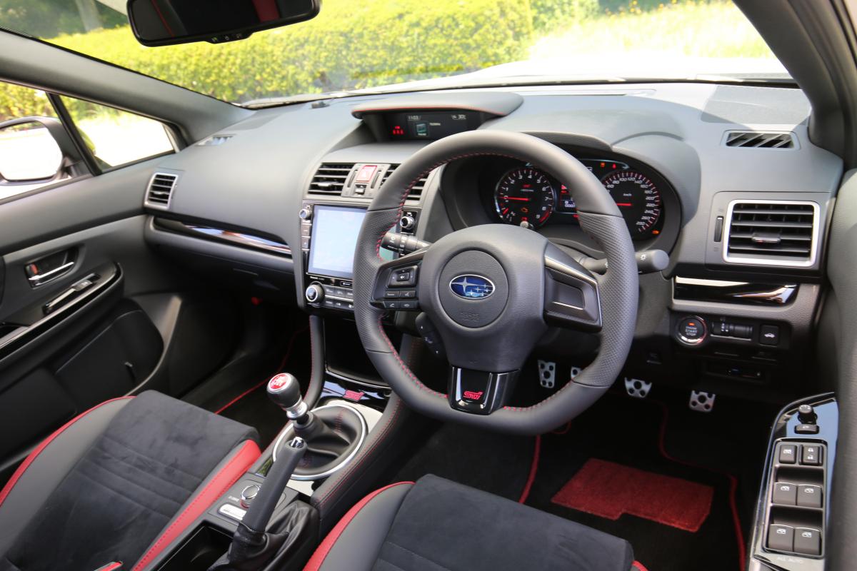 最近円形ではないd型ハンドルの採用車が増えている理由とは Web Cartop 自動車情報サイト 新車 中古車 Carview