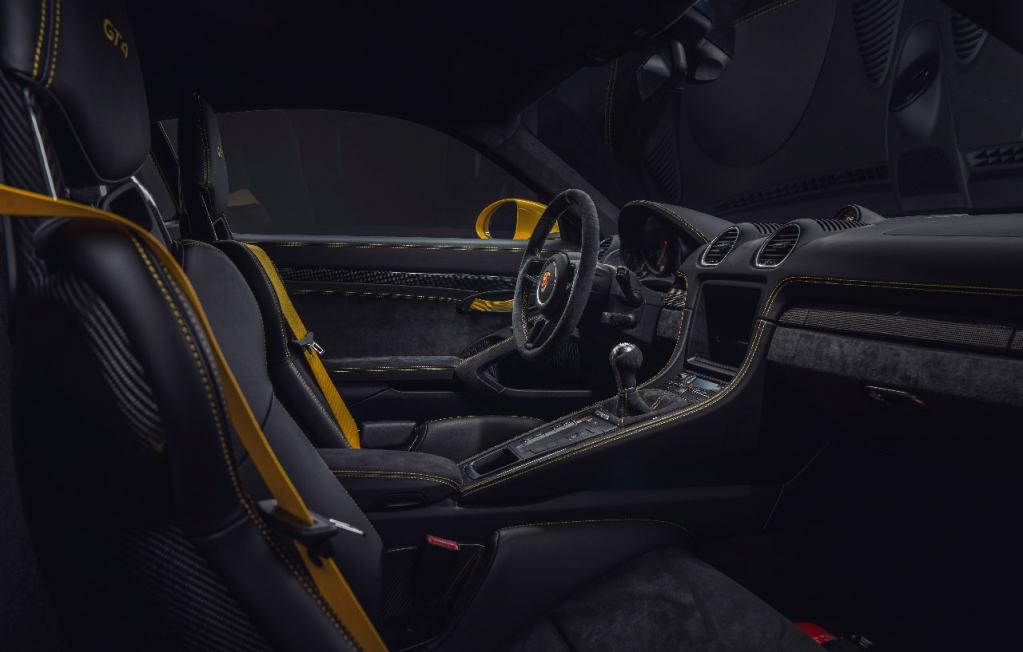 ポルシェが718シリーズに新たな高性能モデル「718スパイダー」と「718ケイマンGT4」を設定！