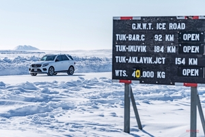 北極圏の凍結路「アイスロード」　オイル・ブーム時から一転、絶滅も？　AMG GLE43で走ってみた