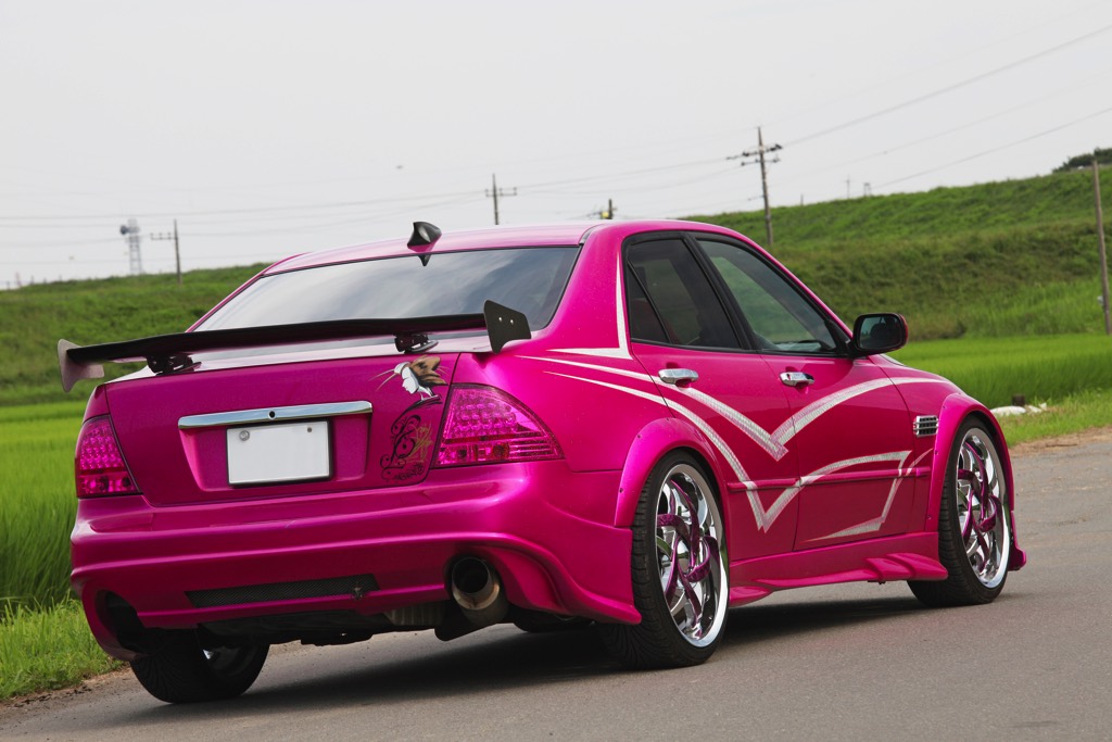 アルテッツァにオンリーワンの輝きを 大技カスタム連発のキャンディピンク仕様 Web Option 自動車情報サイト 新車 中古車 Carview