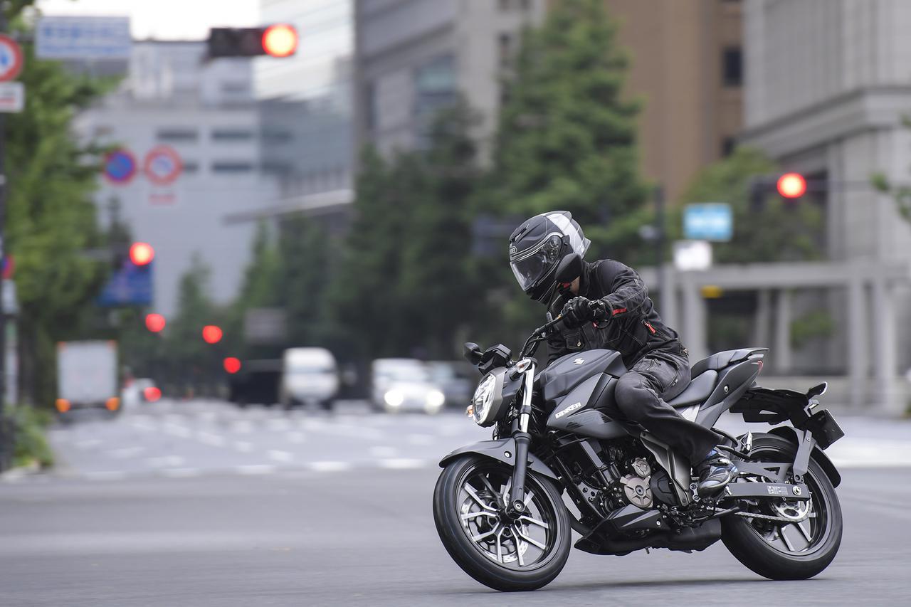 スズキ新型ネイキッド『ジクサー250』とフルカウル『ジクサー ...