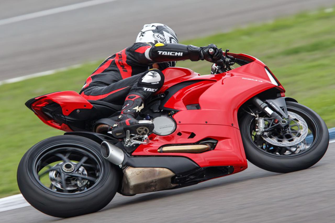 動画あり Ducati Panigale V2 トップたる所以 V2に込めた熱量を識る 松井勉 Web Mr Bikeインプレッション Webオートバイ 自動車情報サイト 新車 中古車 Carview