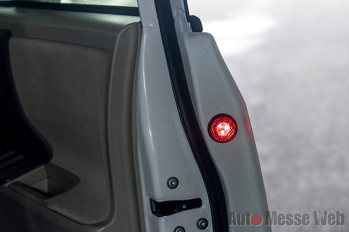 ドア開閉を知らせるワーニングライトがdiyで取り付けできる Auto Messe Web 自動車情報サイト 新車 中古車 Carview
