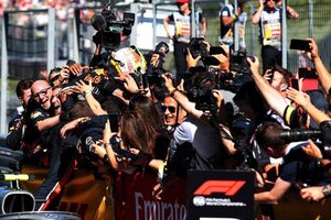 【ブログ】興奮と感動のオーストリアGP。フェルスタッペンの優勝にもらい泣き／F1自宅特派員