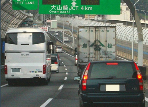 地震発生!!　もし運転中だったらどう対処する？