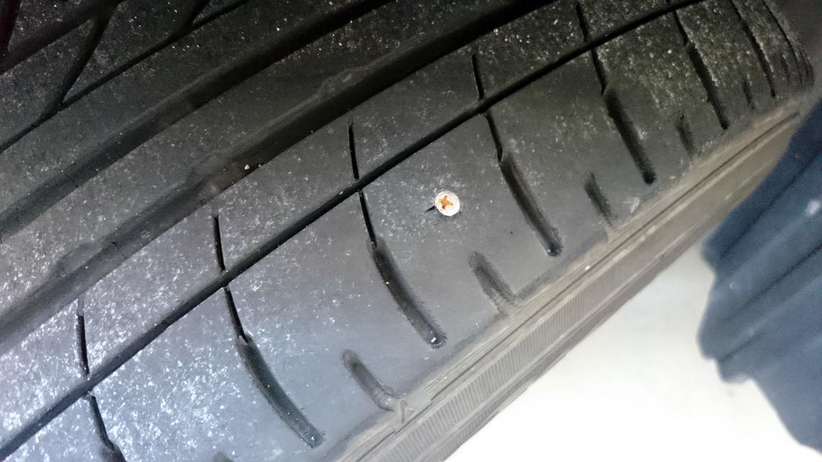 タイヤに刺さった釘を見つけても抜かないほうがいいって本当 Web Cartop 自動車情報サイト 新車 中古車 Carview