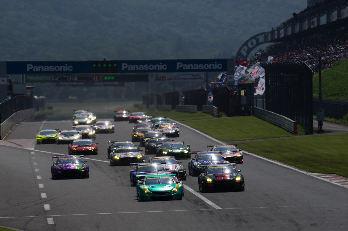 トヨタ 新型grスープラ Gt4 を発表 Super Gtマシンの Gt3 とはなにが違う Auto Messe Web 自動車情報サイト 新車 中古車 Carview