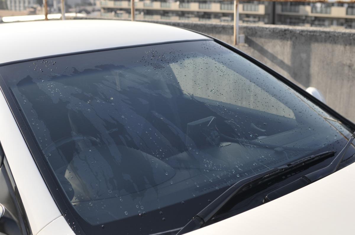 拭いても落ちない白い汚れの正体は クルマのガラスに発生する ウロコ の原因と対策 Web Cartop の写真 5ページ目 自動車情報サイト 新車 中古車 Carview