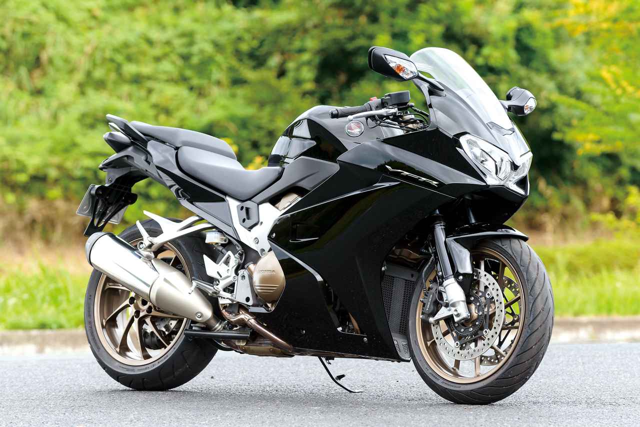 V4エンジンの独特なサウンド Honda Vfr800f 14年 Webオートバイ 自動車情報サイト 新車 中古車 Carview