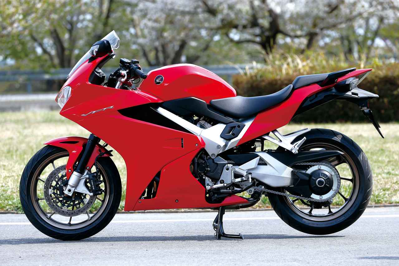 V4エンジンの独特なサウンド Honda Vfr800f 14年 Webオートバイ 自動車情報サイト 新車 中古車 Carview