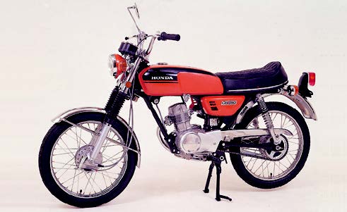 Z1 Gtサンパチ マッハiii 歴代名車が次々に生まれた時代 日本バイク100年史 Vol 008 1971 1973年 Webアルバム Webオートバイ 自動車情報サイト 新車 中古車 Carview