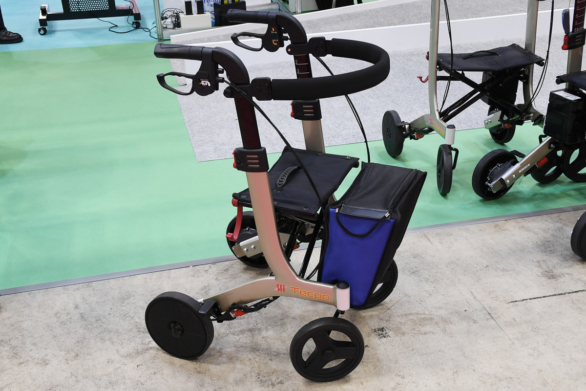 最新「歩行補助車」は高齢者の歩行をモーター制御でアシストする