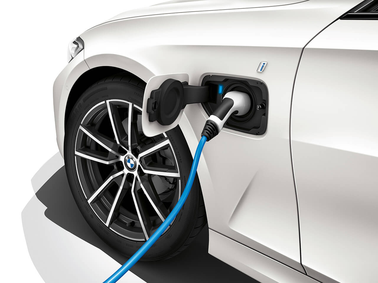 ついにクルマが家電売り場に Bmwが I3 と 330e を蔦屋家電に展示 Le Volant Carsmeet Web 自動車情報サイト 新車 中古車 Carview