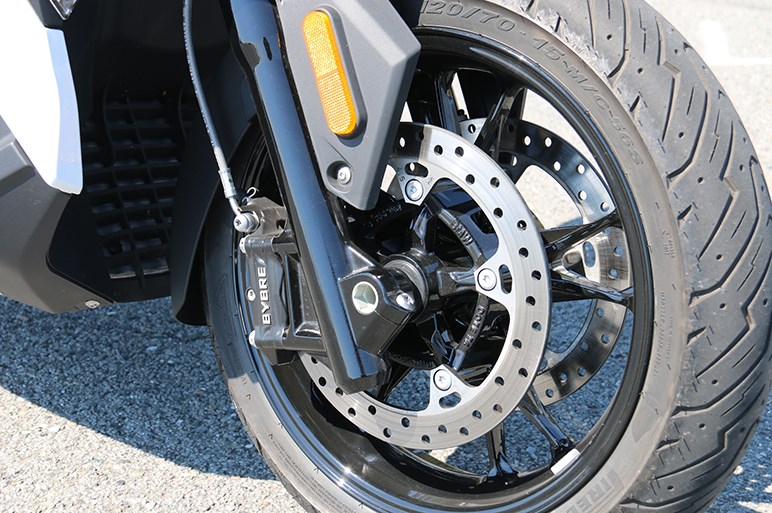 Bmw C 400 Xとc 400 Gtはファッションセンスが正反対の兄弟アーバンスクーター Carview 自動車情報サイト 新車 中古車 Carview