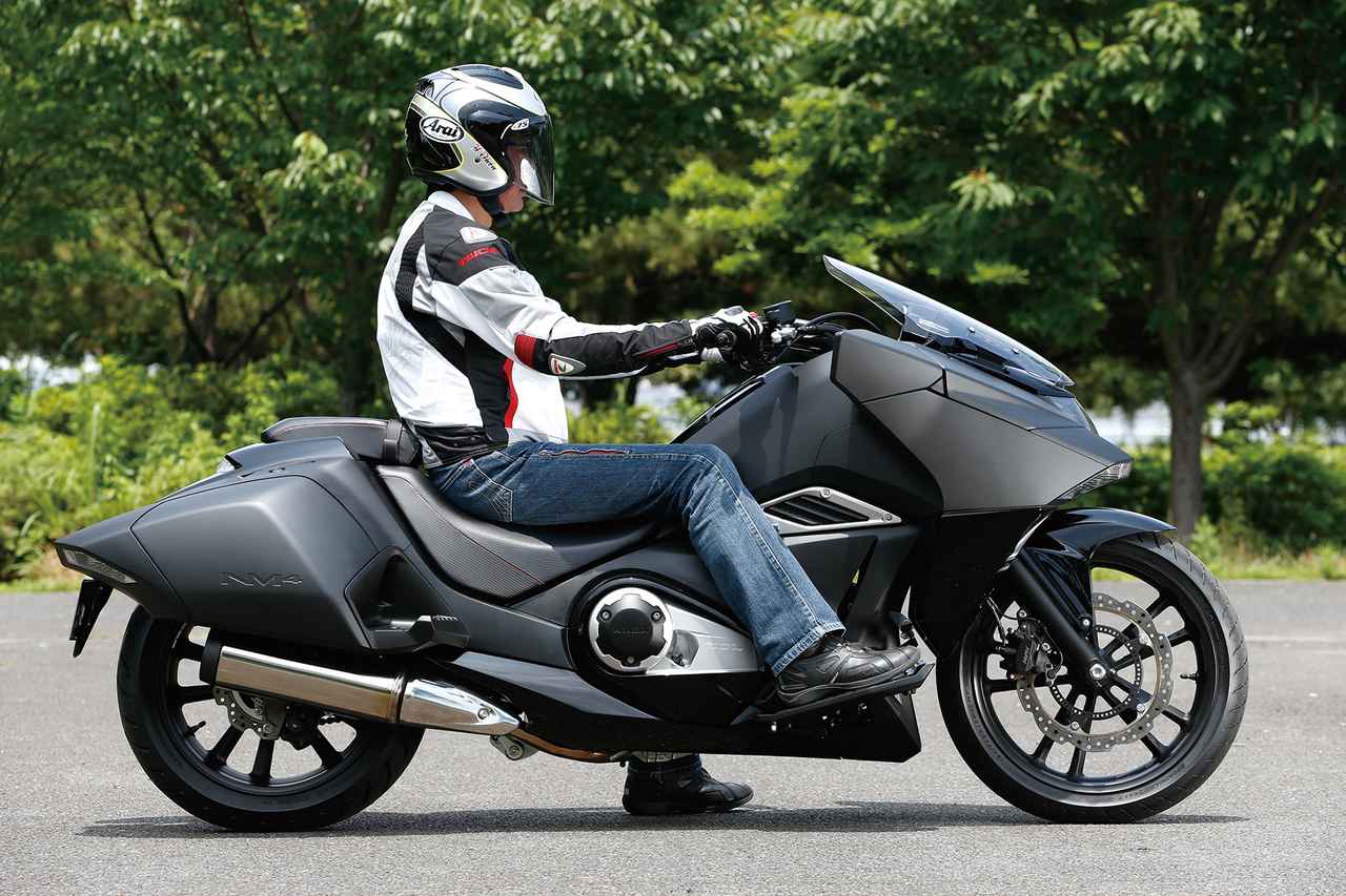 新次元クルーザーに加わった 近未来ツアラー Honda Nm4 02 14年 試乗インプレ Webオートバイ 自動車情報サイト 新車 中古車 Carview