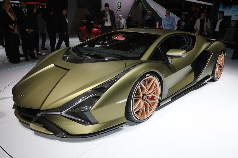 ランボルギーニ初のhv シアン 発表 0 100加速は2 8秒 限定63台はすでに売り切れ Carview 自動車情報サイト 新車 中古車 Carview