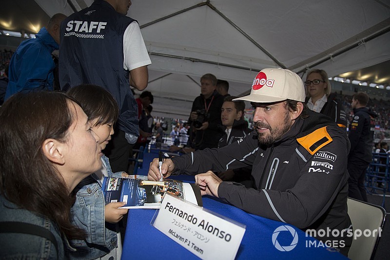 最後の鈴鹿 をじっくりと噛みしめるアロンソ 鈴鹿はファンを含め すべてが特別 F1ロシアgp Motorsport Com 日本版 自動車情報サイト 新車 中古車 Carview
