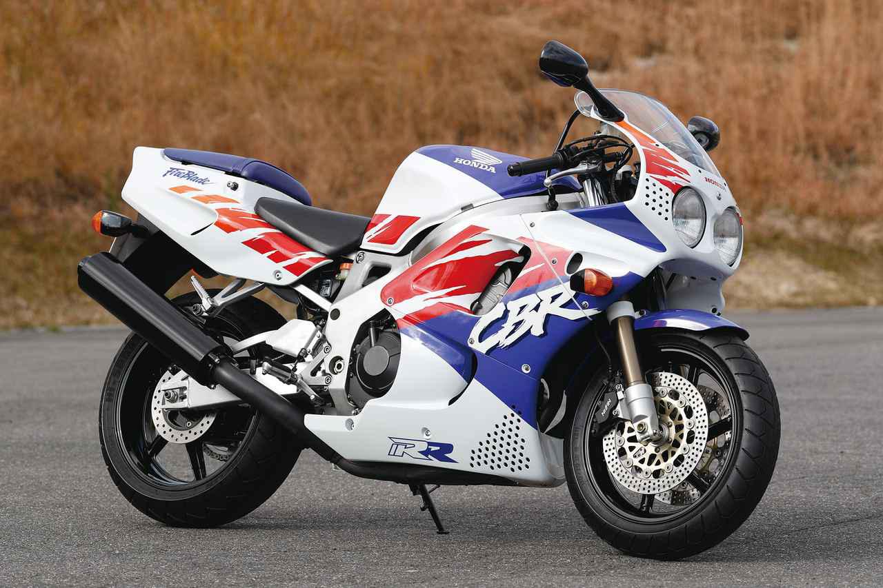 Cbr1000rr R徹底攻略 3 ついに日本降臨 史上最強cbr スタンバイ完了 Cbr歴代モデル比較編 Webオートバイ 自動車情報サイト 新車 中古車 Carview