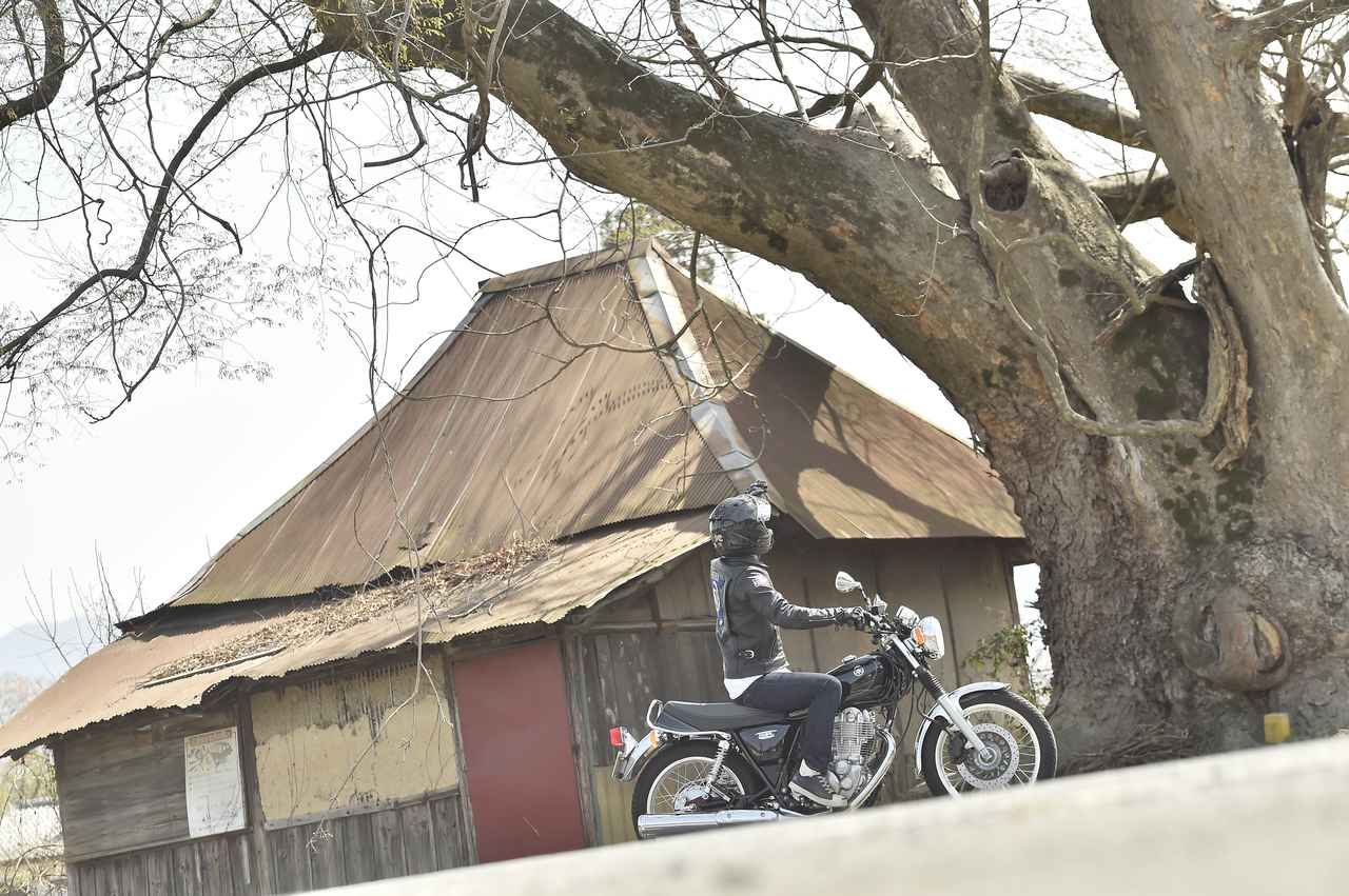 バイク乗りが秩父に集まる理由とは 小鹿神社 と名も無き小さな神社を巡る 神社巡拝家 佐々木優太の 神社拝走記 第11回 埼玉県 Webオートバイ 自動車情報サイト 新車 中古車 Carview