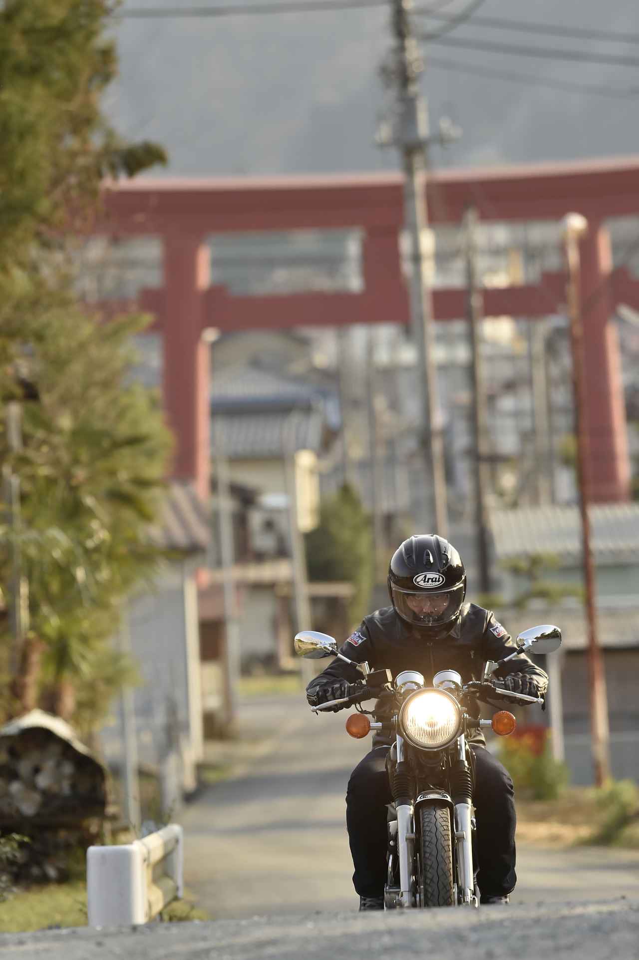 バイク乗りが秩父に集まる理由とは 小鹿神社 と名も無き小さな神社を巡る 神社巡拝家 佐々木優太の 神社拝走記 第11回 埼玉県 Webオートバイ 自動車情報サイト 新車 中古車 Carview